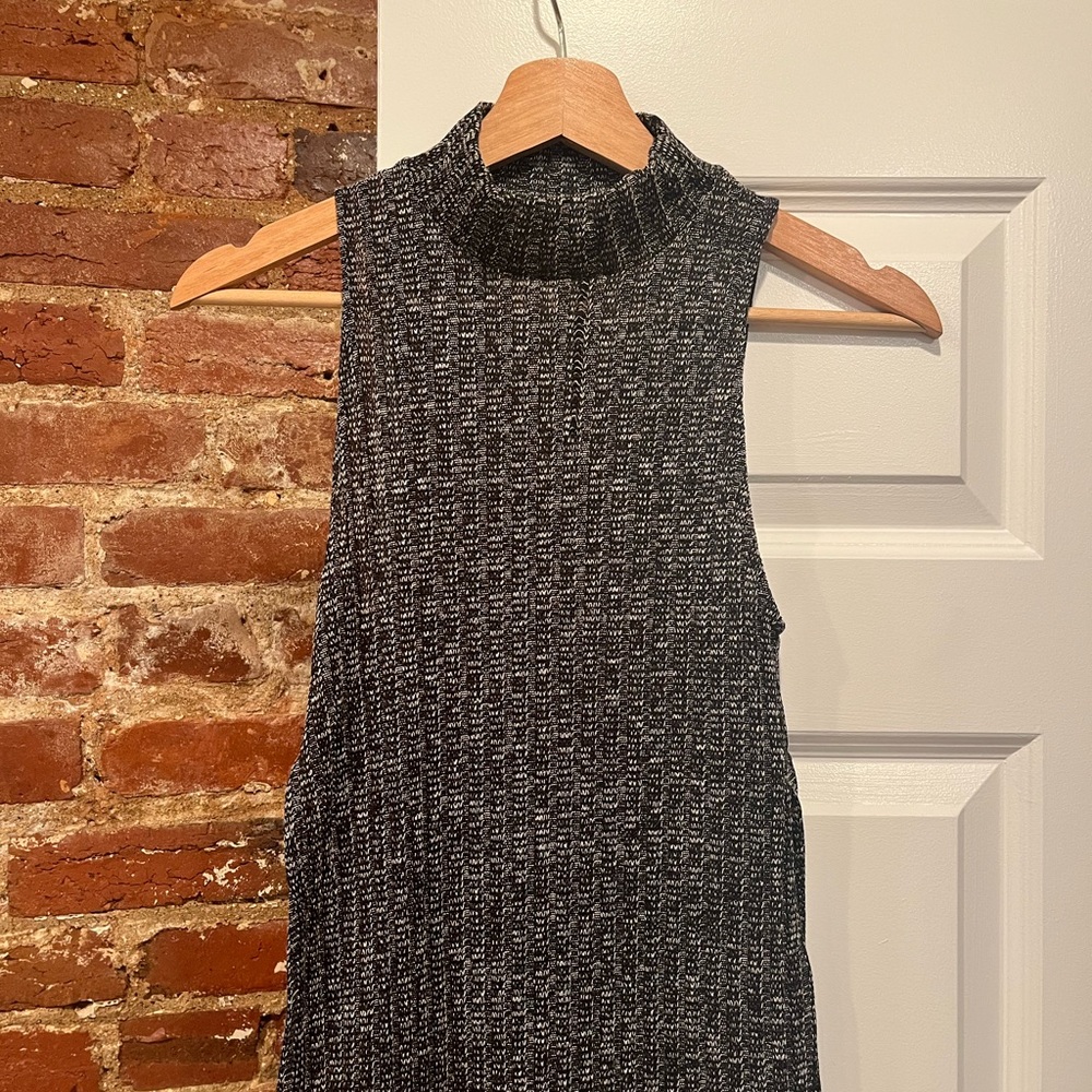 Grey turtleneck tank with slit
